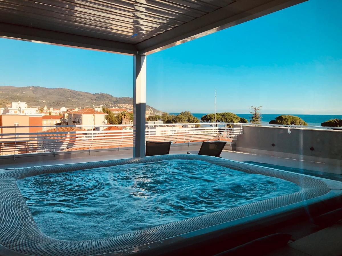 Corallo Wellness Hotel Diano Marina Bagian luar foto