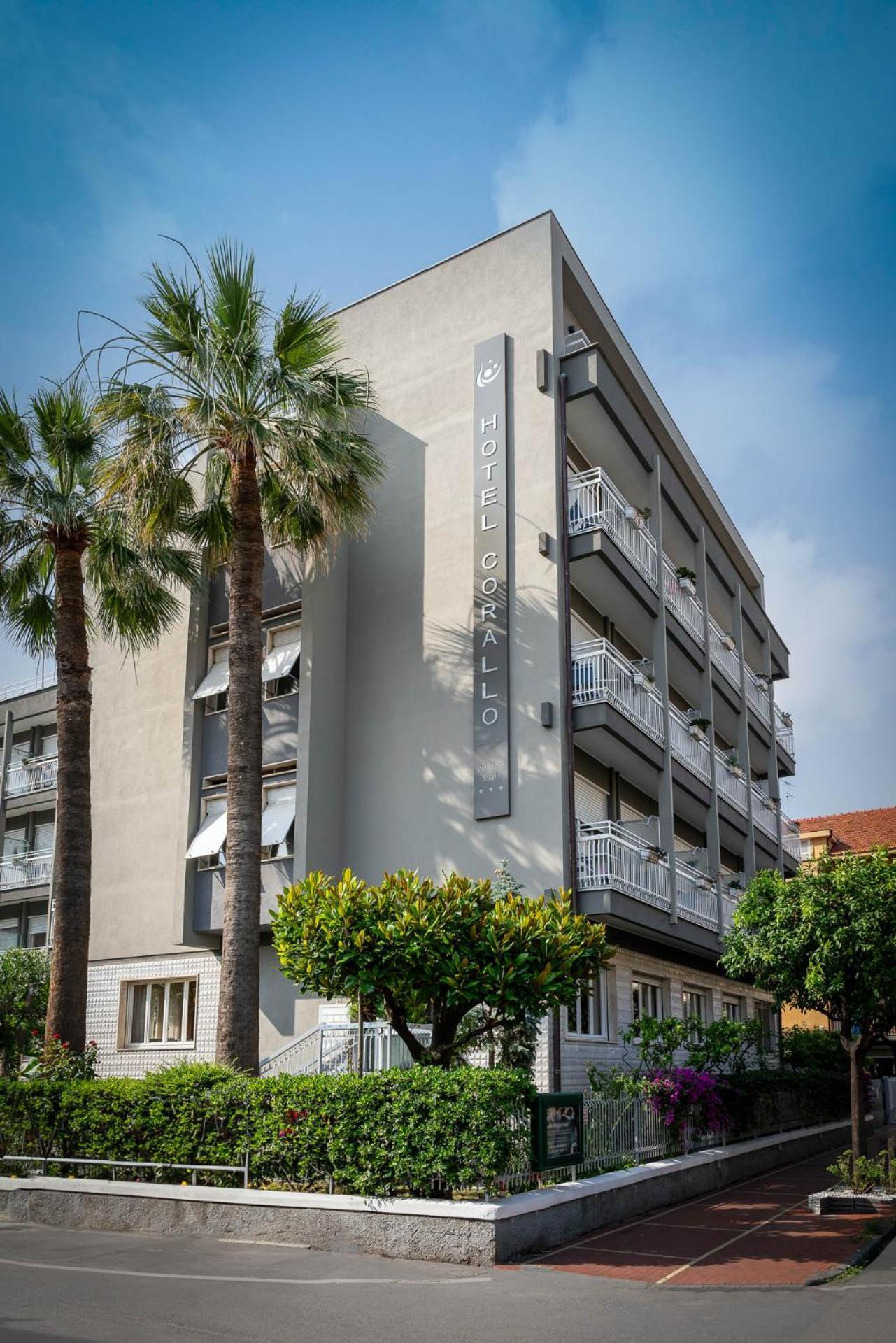 Corallo Wellness Hotel Diano Marina Bagian luar foto