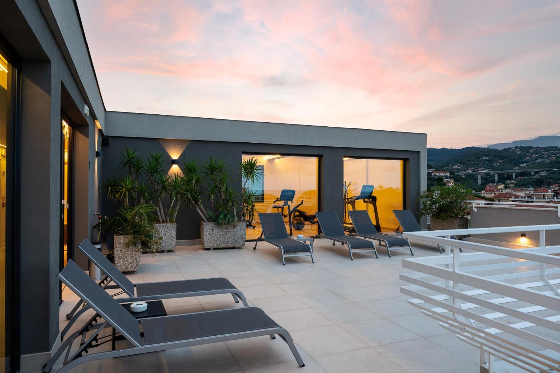 Corallo Wellness Hotel Diano Marina Bagian luar foto