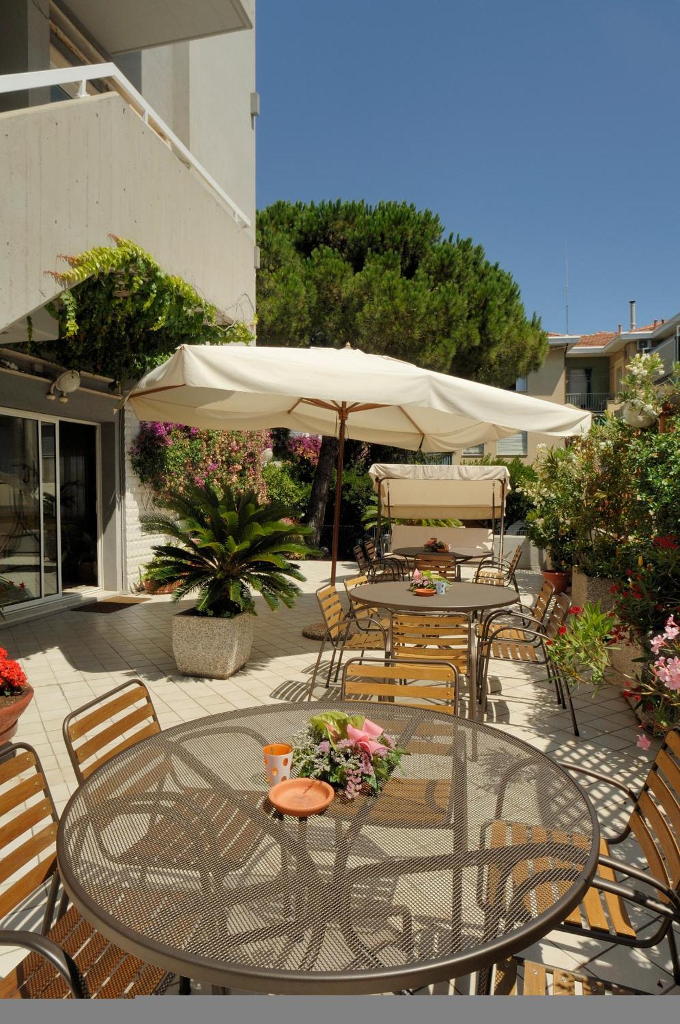 Corallo Wellness Hotel Diano Marina Bagian luar foto