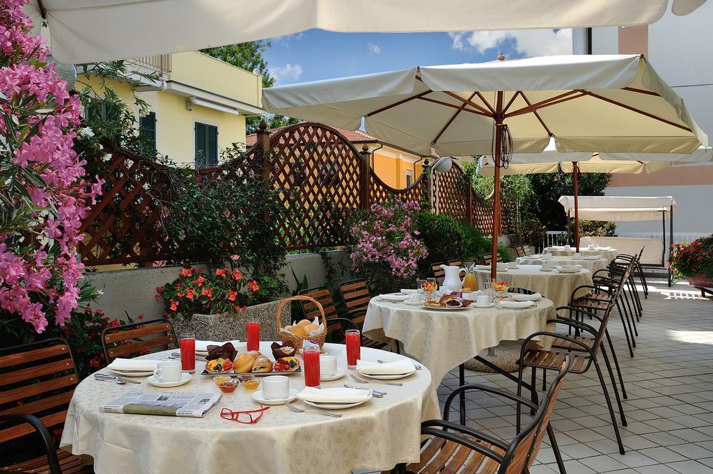 Corallo Wellness Hotel Diano Marina Bagian luar foto