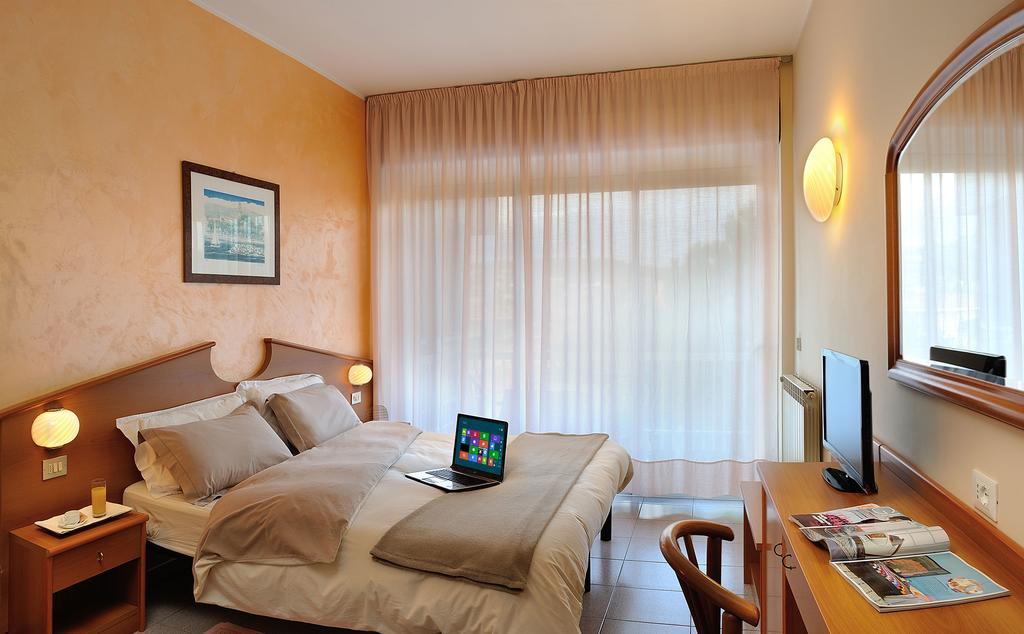 Corallo Wellness Hotel Diano Marina Bagian luar foto