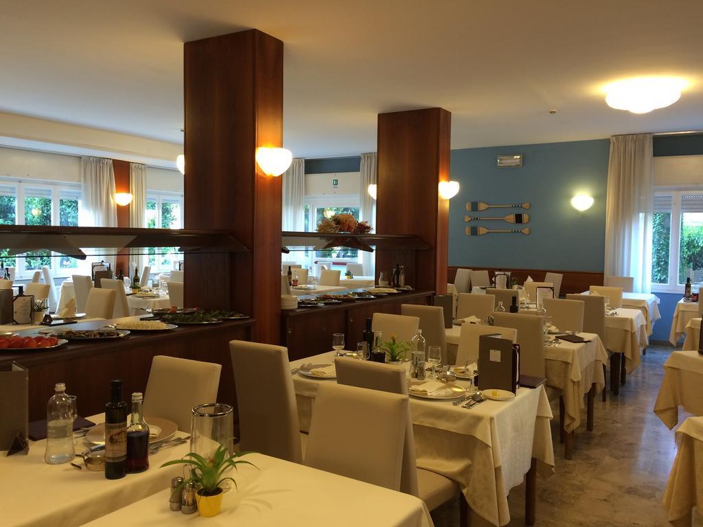 Corallo Wellness Hotel Diano Marina Bagian luar foto
