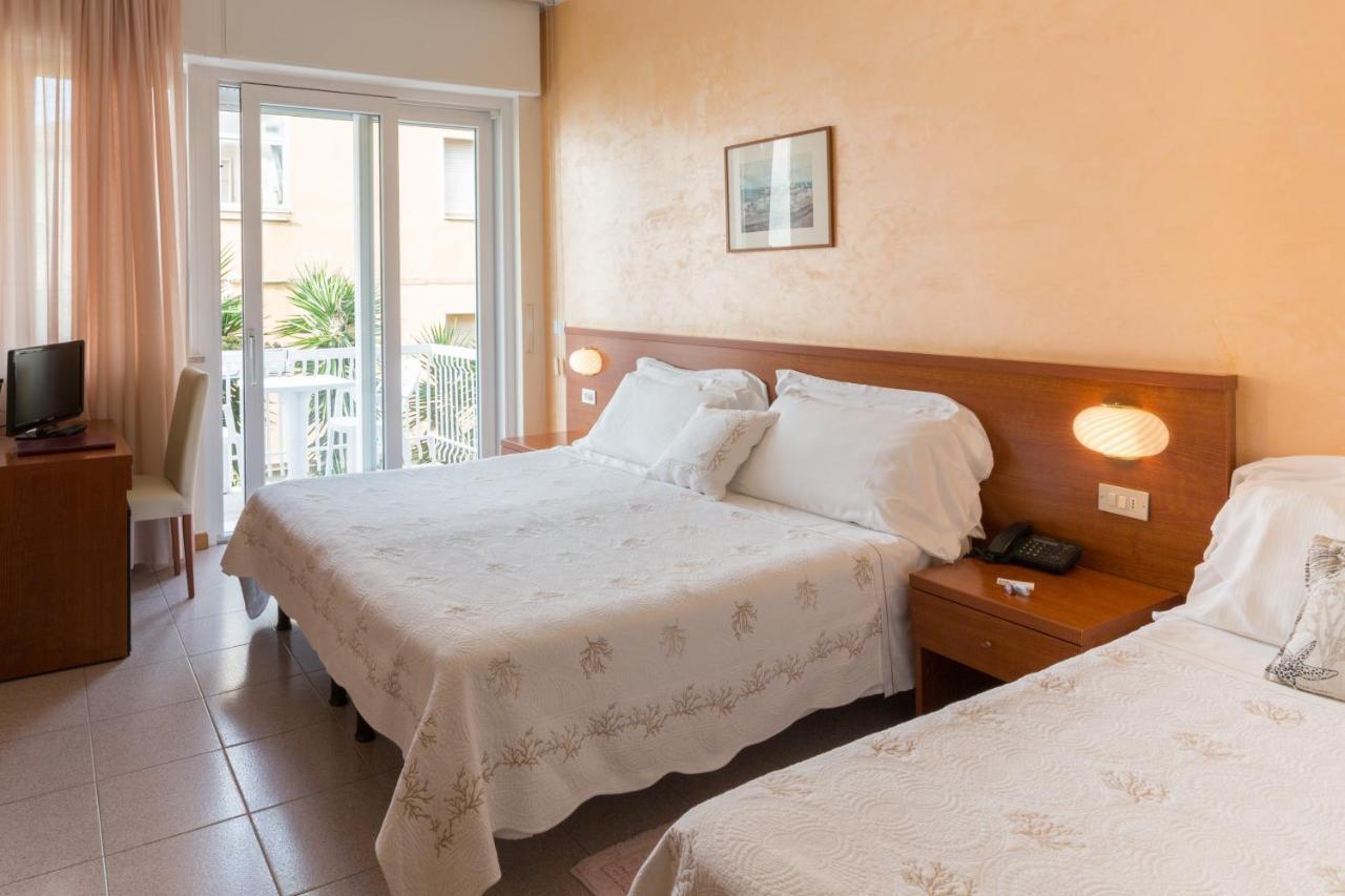 Corallo Wellness Hotel Diano Marina Bagian luar foto