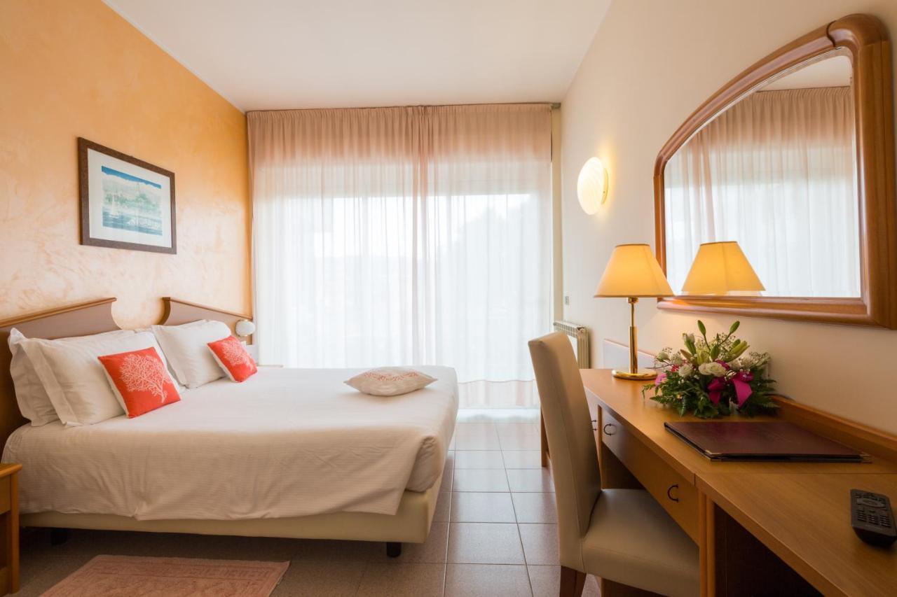 Corallo Wellness Hotel Diano Marina Bagian luar foto
