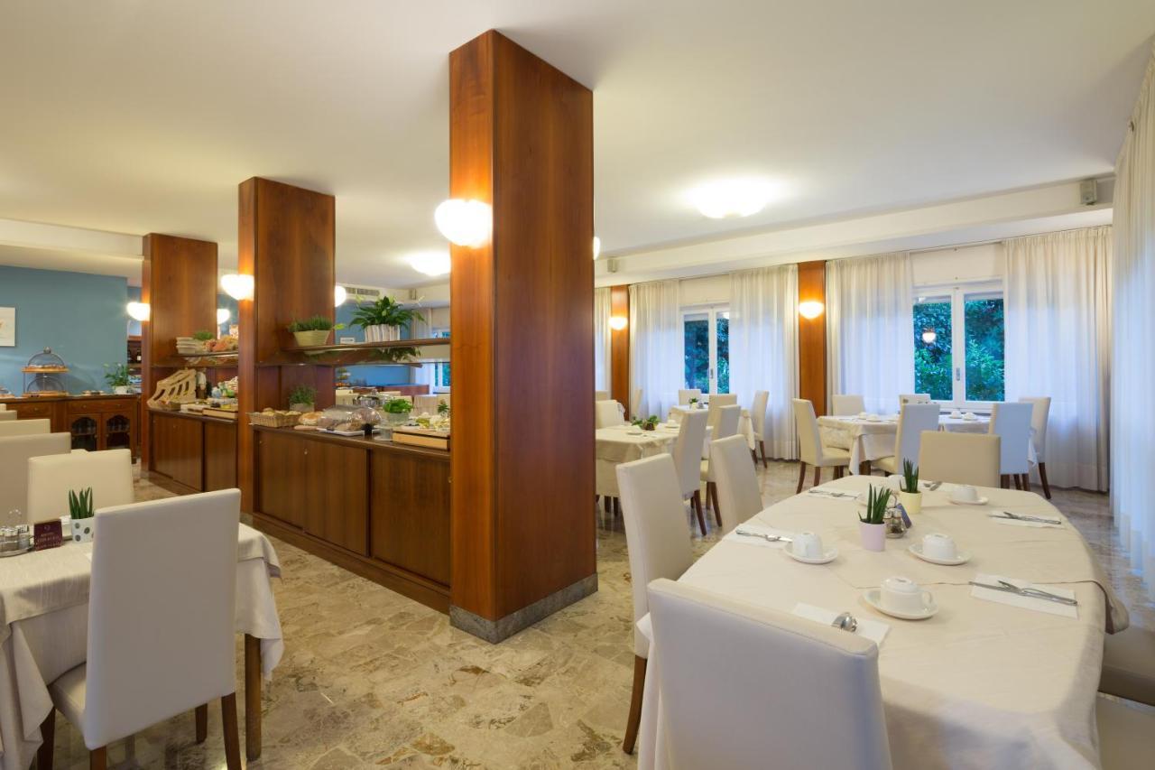 Corallo Wellness Hotel Diano Marina Bagian luar foto