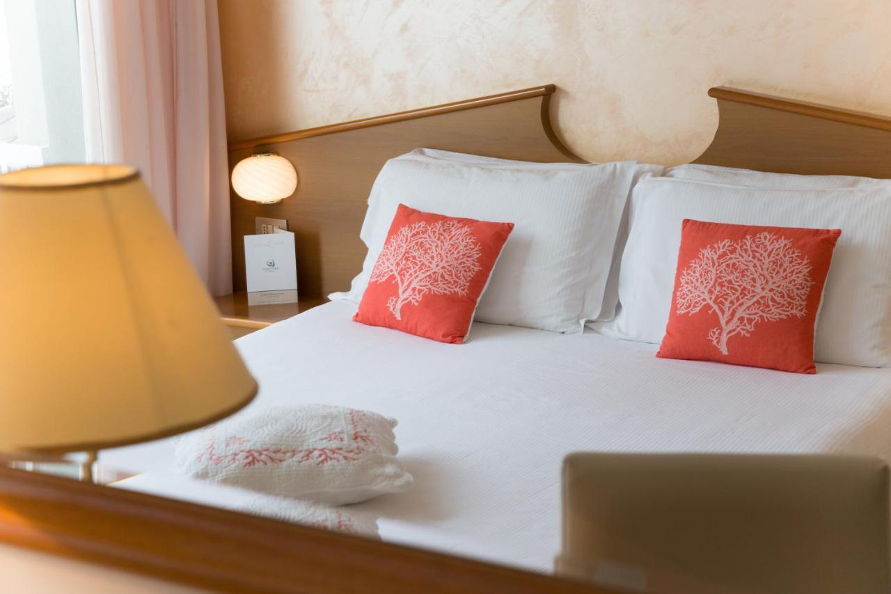 Corallo Wellness Hotel Diano Marina Bagian luar foto
